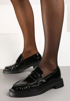 Czarne Mokasyny z Lakierowanym Połyskiem Ozdobnie Marszczone Neathriel
