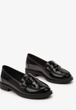 Czarne Mokasyny z Lakierowanej Ekoskóry z Płaskim Obcasem i Skórzaną Wkładką Oronea