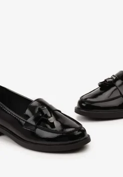 Czarne Mokasyny z Lakierowanej Ekoskóry z Płaskim Obcasem i Skórzaną Wkładką Oronea