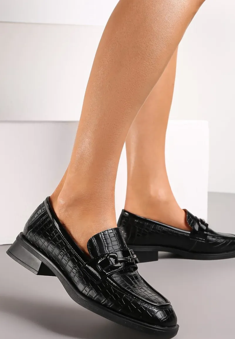 Czarne Mokasyny z Tłoczeniem Skóry Krokodyla z Metalową Ozdobą i Skórzaną Wkładką Kareph