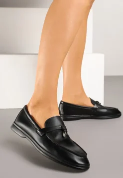 Czarne Mokasyny Zdobione Elegancką Aplikacją ze Skórzaną Wkładką Doreme