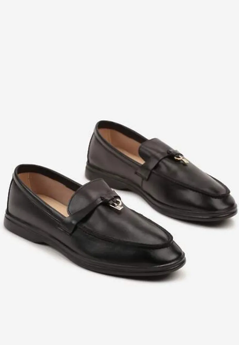Czarne Mokasyny Zdobione Elegancką Aplikacją ze Skórzaną Wkładką Doreme
