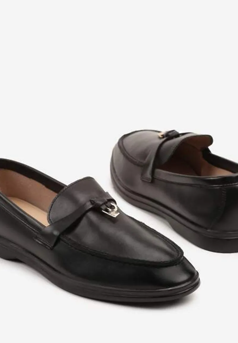 Czarne Mokasyny Zdobione Elegancką Aplikacją ze Skórzaną Wkładką Doreme