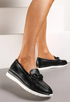 Czarne Mokasyny ze Skórzaną Wkładką Perforacją i Klamrą Gamiara