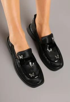 Czarne Mokasyny ze Srebrnymi Motylami i Skórzaną Wkładką Tunira
