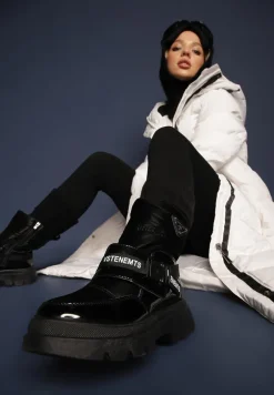 Czarne Śniegowce Lakierowane z Taśmami z Napisami Ermanno