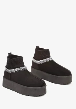 Czarne Śniegowce na Grubej Podeszwie ze Skarpetkową Wstawką i Haftem z Metaliczną Nicią Avirisa