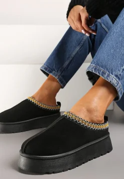 Czarne Śniegowce na Grubej Podeszwie z Niską Cholewką Zdobioną Haftem Neallira