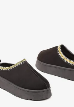 Czarne Śniegowce na Grubej Podeszwie z Niską Cholewką Zdobioną Haftem Neallira