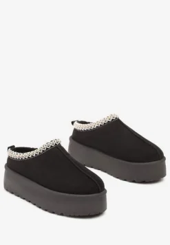 Czarne Śniegowce na Platformie z Niską Cholewką i Haftowanym Wzorem Zivilae