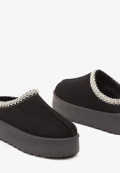 Czarne Śniegowce na Platformie z Niską Cholewką i Haftowanym Wzorem Zivilae