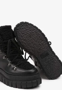 Czarne Śniegowce Traperki na Platformie z Tłoczeniem Ozdobione Futerkiem Heloma