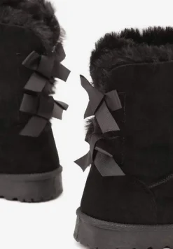 Czarne Śniegowce z Ekozamszu Ocieplane Futrem i Ozdobione Kokardką Emirania