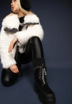 Czarne Śniegowce z Pikowaną Cholewką i Suwakiem Desmoria