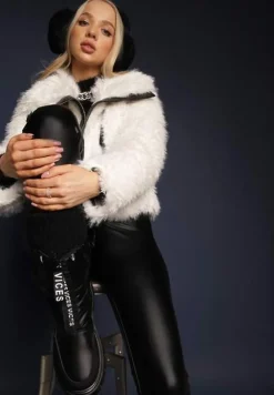 Czarne Śniegowce z Pikowaną Cholewką i Suwakiem Desmoria