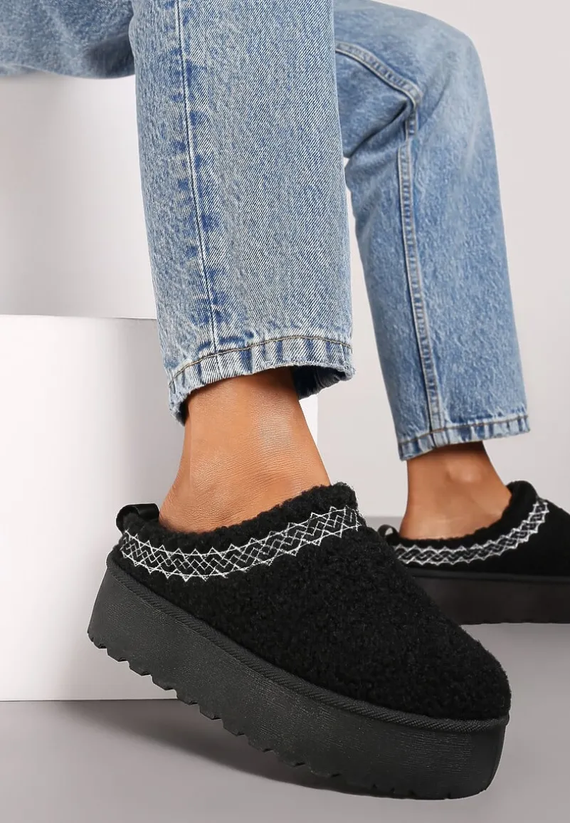 Czarne Niskie Śniegowce na Grubej Podeszwie Ozdobione Barankowym Futerkiem i Wzorzystym Przeszyciem Aziara