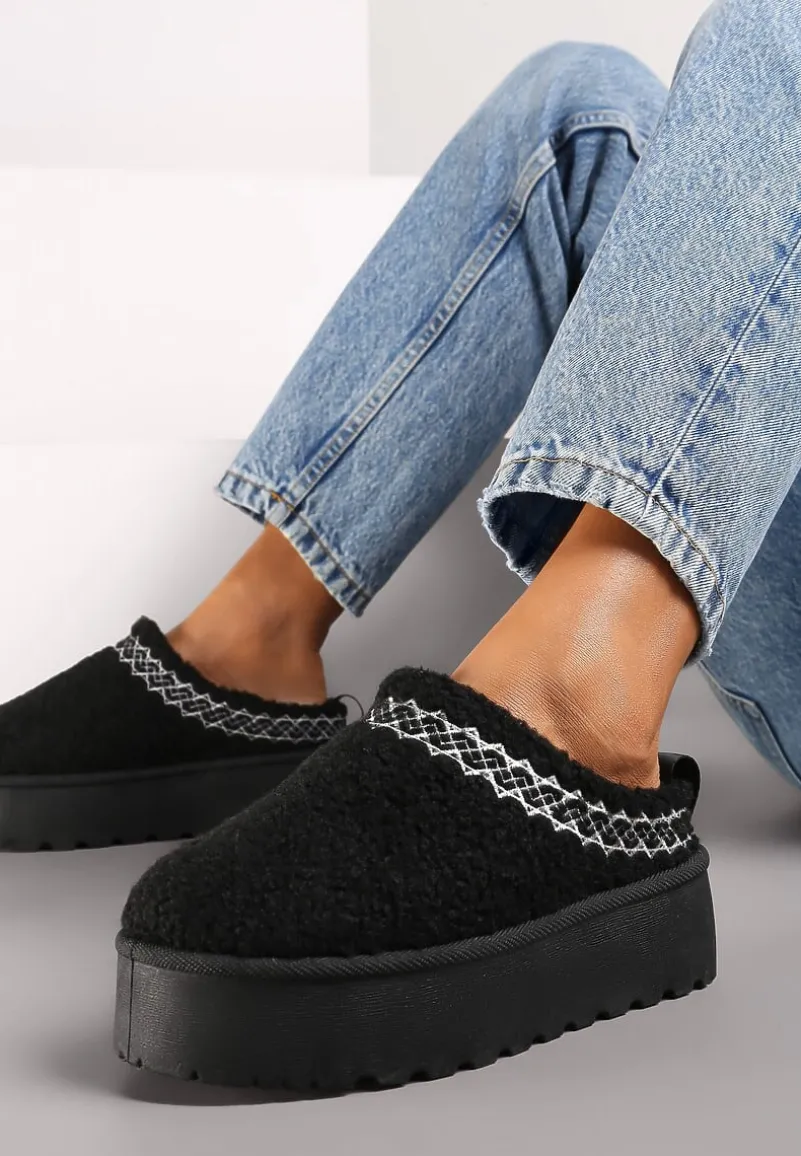 Czarne Niskie Śniegowce na Grubej Podeszwie Ozdobione Barankowym Futerkiem i Wzorzystym Przeszyciem Aziara