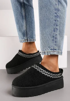 Czarne Niskie Śniegowce na Grubej Podeszwie Ozdobione Barankowym Futerkiem i Wzorzystym Przeszyciem Aziara