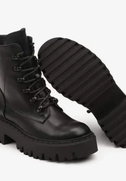 Czarne Ocieplane Botki Workery na Płaskiej Podeszwie ze Sznurowaniem Berilea