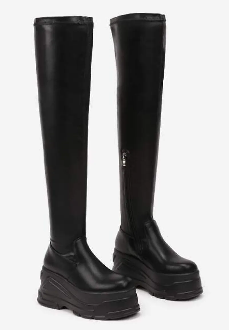 Czarne Ocieplane Kozaki na Tłoczonej Platformie z Dopasowaną Cholewką Salimira