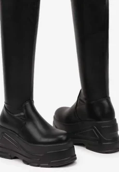 Czarne Ocieplane Kozaki na Tłoczonej Platformie z Dopasowaną Cholewką Salimira