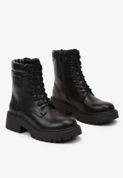 Czarne Ocieplane Sznurowane Botki Vices na Płaskiej Podeszwie Ozdobione Tłoczeniem Zerilea
