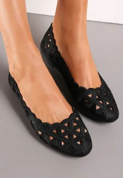 Czarne Płaskie Balerinki z Ażurowymi Zdobieniami Olare
