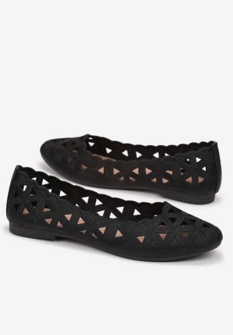 Czarne Płaskie Balerinki z Ażurowymi Zdobieniami Olare
