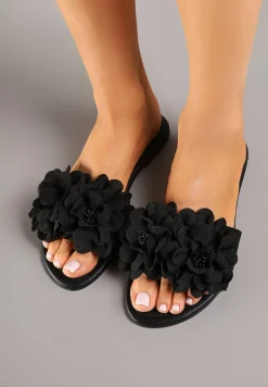 Czarne Płaskie Klapki Ozdobione Kwiatową Aplikacją Wessaria