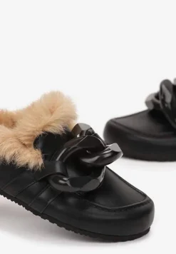 Czarne Płaskie Klapki z Futerkiem i Ozdobnym Łańcuchem na Grubszej Podeszwie Ainslee