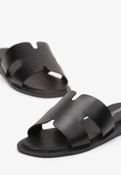 Czarne Płaskie Klapki z Wycięciami na Pasku Wiasta