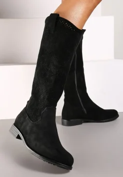 Czarne Płaskie Kozaki Typu Kowbojki z Ażurowymi Wycięciami Tinani