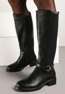 Czarne Płaskie Kozaki w Stylu Oficerek z Ozdobną Klamrą Linnovia