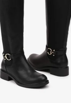 Czarne Płaskie Kozaki w Stylu Oficerek z Ozdobną Klamrą Linnovia