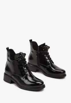 Czarne Płaskie Lakierowane Botki z Aplikacjami Kryształków na Sznurówkach Zinrita
