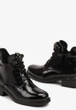 Czarne Płaskie Lakierowane Botki z Aplikacjami Kryształków na Sznurówkach Zinrita