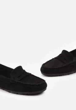 Czarne Płaskie Mokasyny o Klasycznym Fasonie z Przeszyciem Wenniva