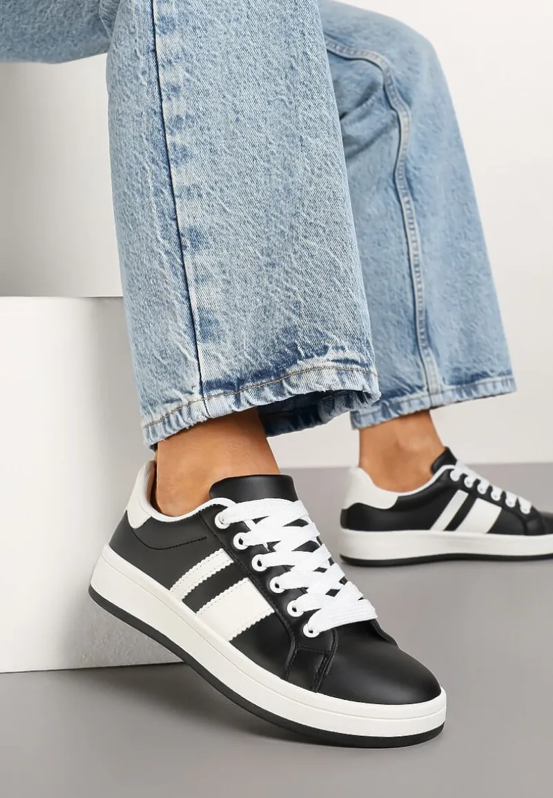 Czarne Płaskie Sneakersy z Paskiem Quinesi