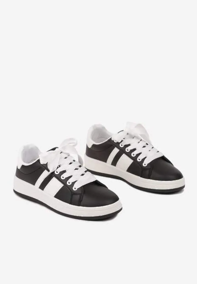 Czarne Płaskie Sneakersy z Paskiem Quinesi