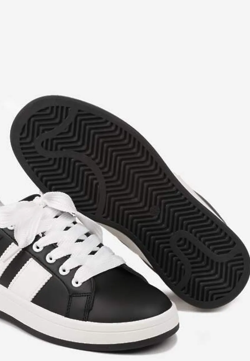 Czarne Płaskie Sneakersy z Paskiem Quinesi