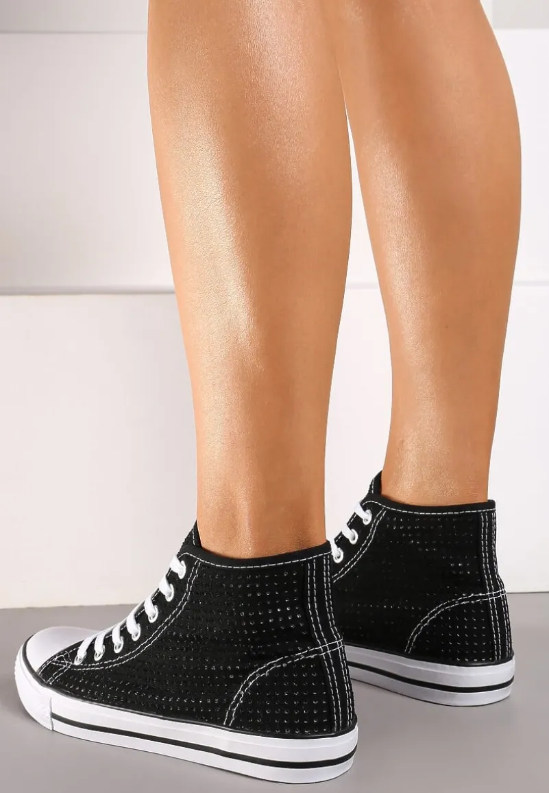Czarne Płaskie Trampki z Perforacją Yelagia