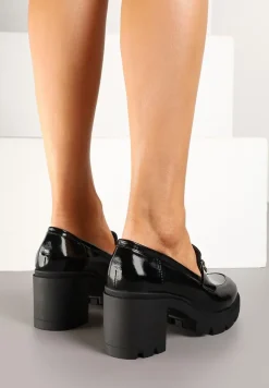 Czarne Półbuty Lakierowane w Stylu Mokasynów na Słupku z Aplikacją Ilaniri