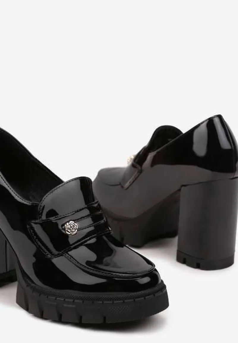 Czarne Półbuty Lakierowane na Platformie z Tłoczeniem i Słupku z Metaliczną Aplikacją Terevelle