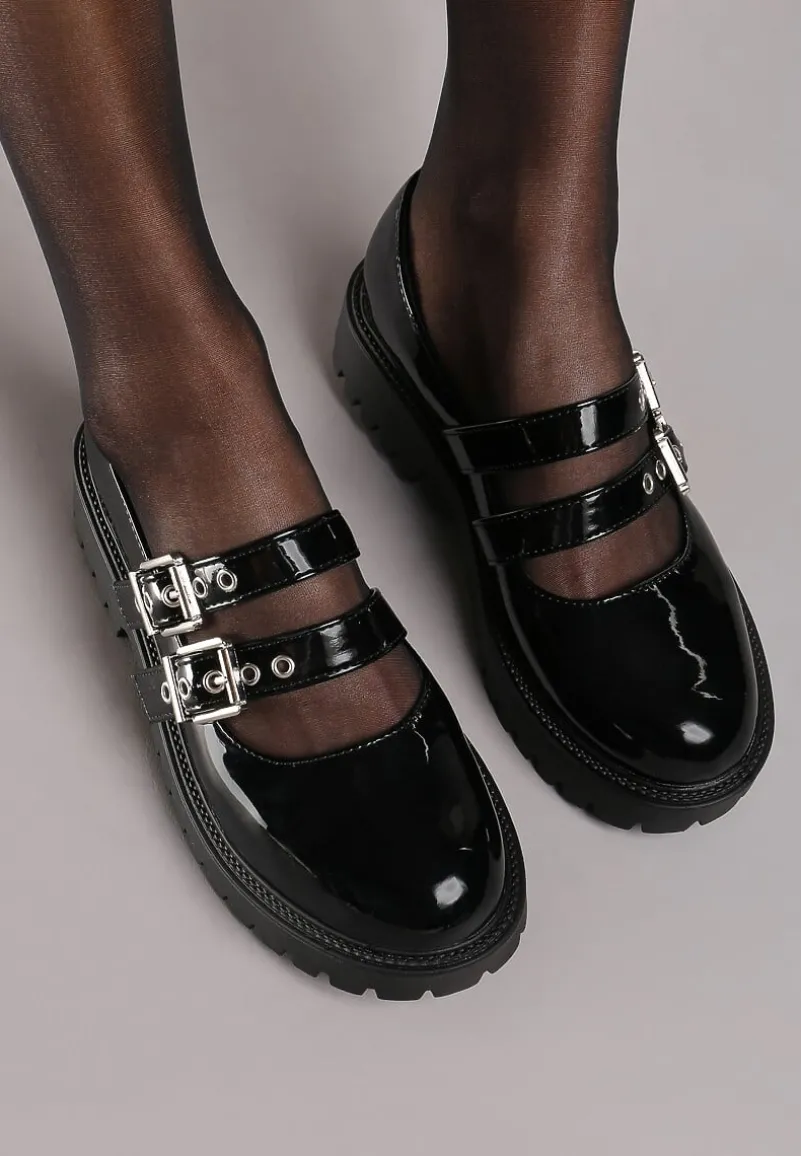 Czarne Półbuty Lakierowane na Platformie Wykończone Sprzączkami Odilena