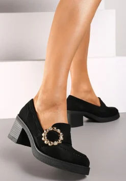 Czarne Półbuty Mokasyny na Słupku Ozdobione Metaliczną Klamrą Iveria