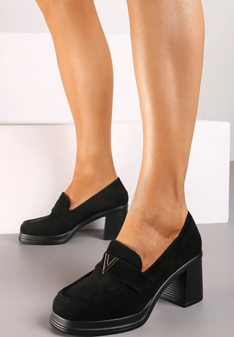 Czarne Półbuty Mokasyny na Słupku Ozdobione Metaliczną Aplikacją Arstora