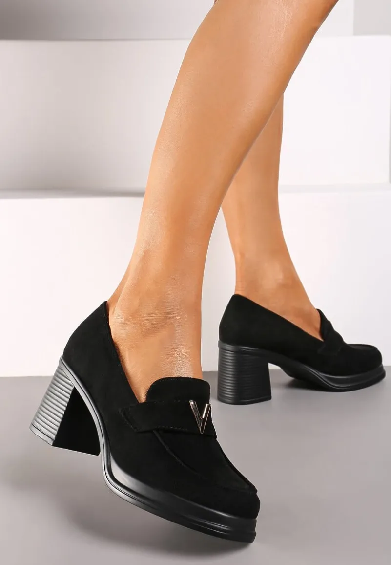 Czarne Półbuty Mokasyny na Słupku Ozdobione Metaliczną Aplikacją Arstora