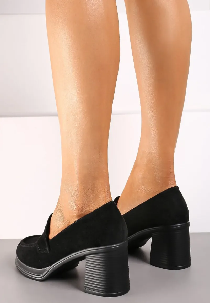 Czarne Półbuty Mokasyny na Słupku Ozdobione Metaliczną Aplikacją Arstora