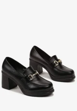 Czarne Półbuty Mokasyny na Obcasie z Metaliczną Klamrą i Przeszyciami Helawina