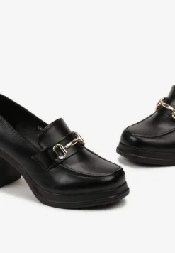 Czarne Półbuty Mokasyny na Obcasie z Metaliczną Klamrą i Przeszyciami Helawina
